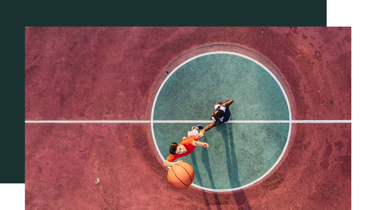 version 2024 Deux joueurs de basket